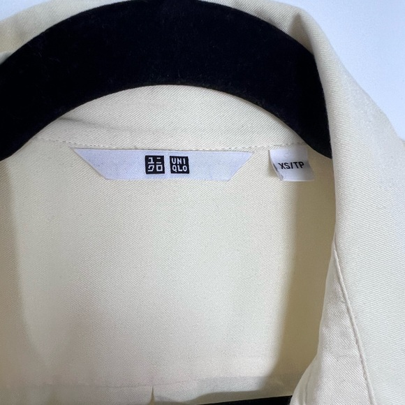 Chemise Uniqlo jaune - Picture 2 of 4